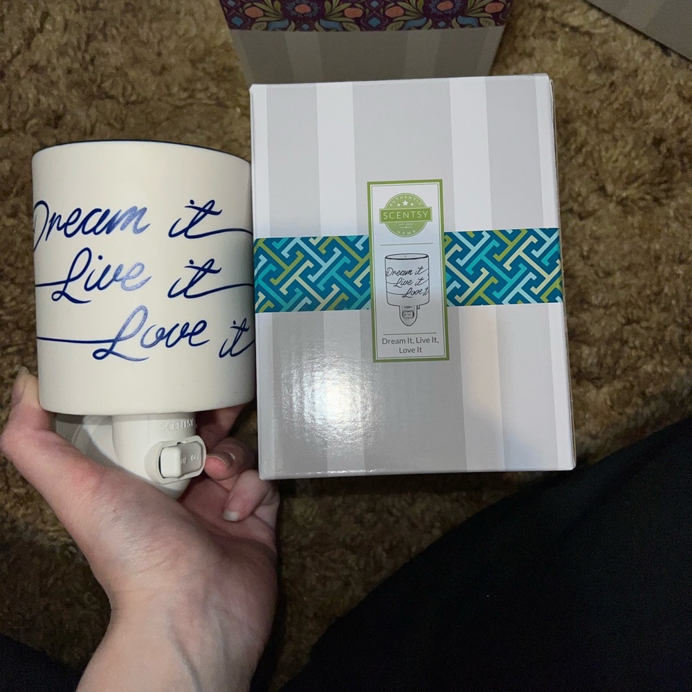 scentsy mini wax warmer - dream it, live it, love it